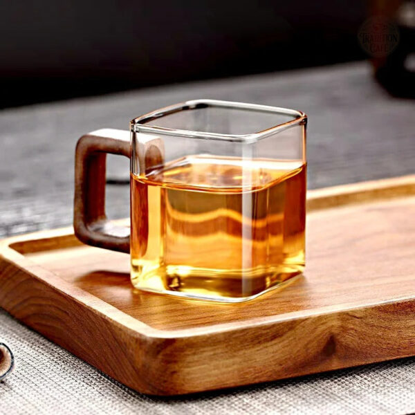 Tasse à café design carré avec finition bois naturel