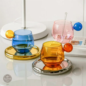 Tasse colorée en verre transparent pour café