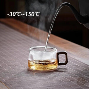 Tasse à café en verre avec cuillère incluse