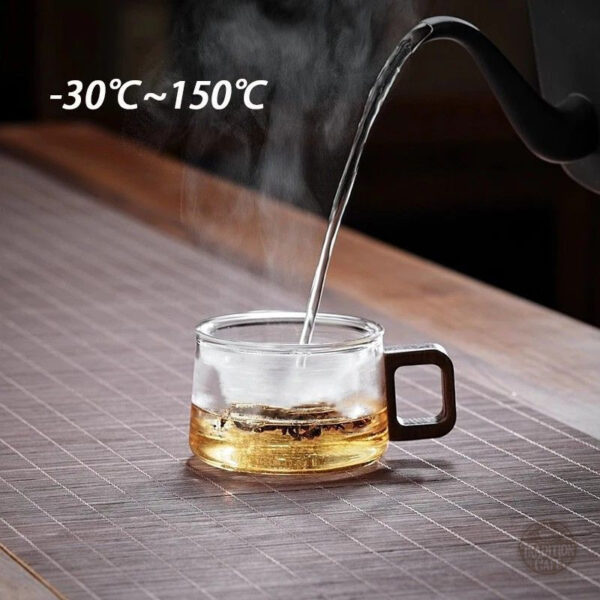 Tasse à café en verre avec cuillère incluse