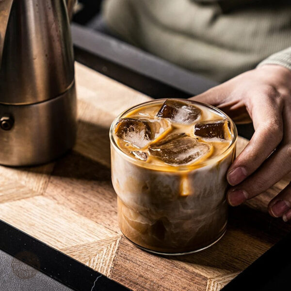 Tasse en verre élégante pour café