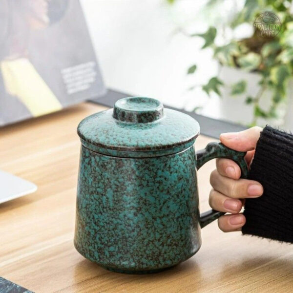 Tasse à thé céramique rustique avec infuseur et couvercle