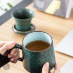 Tasse rustique pour thé avec couvercle pratique