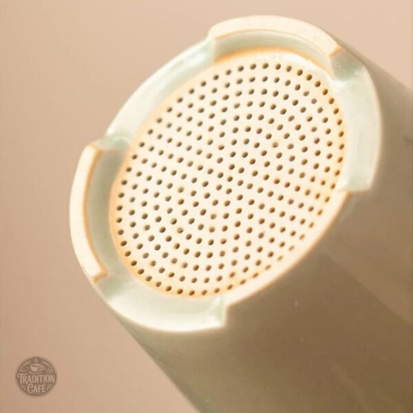 Accessoire de thé : tasse avec infuseur