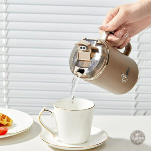 Tasse isolante avec infuseur pour boissons chaudes