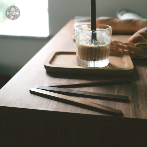 Touillette en bois pour café, design vintage et authentique
