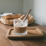 Accessoire café en bois, touillette au charme rétro