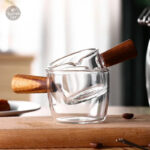 Verre à café design, poigné en bois, élégant et pratique