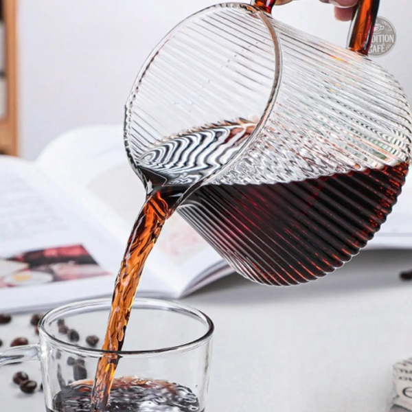 Verseuse cafetière en verre avec design moderne et élégant